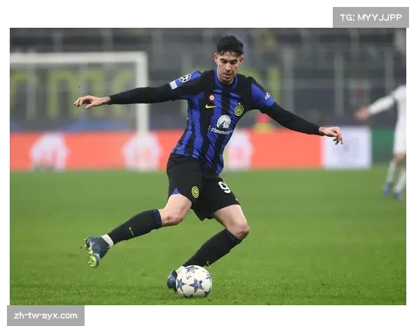 国米邓弗里斯踝关节损伤缺阵三个月 边翼卫位置轮换面临考验